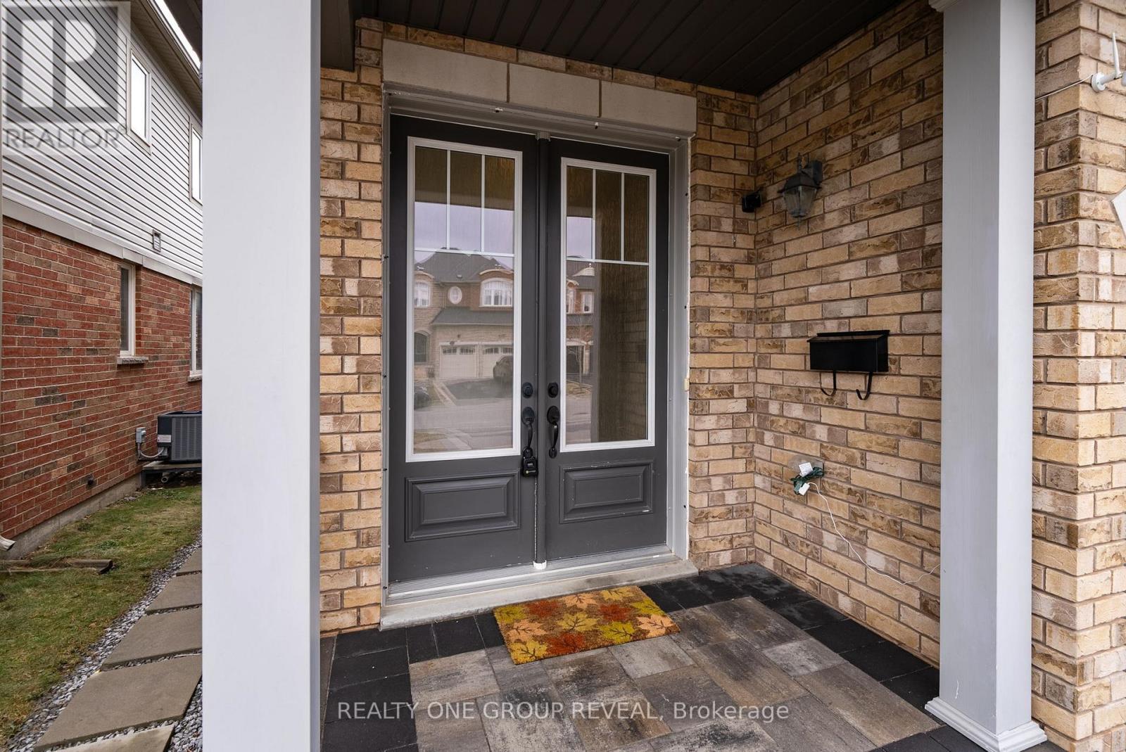 67 Buxton Lane, Clarington, Ontario  L1C 0J5 - Photo 3 - E13797308