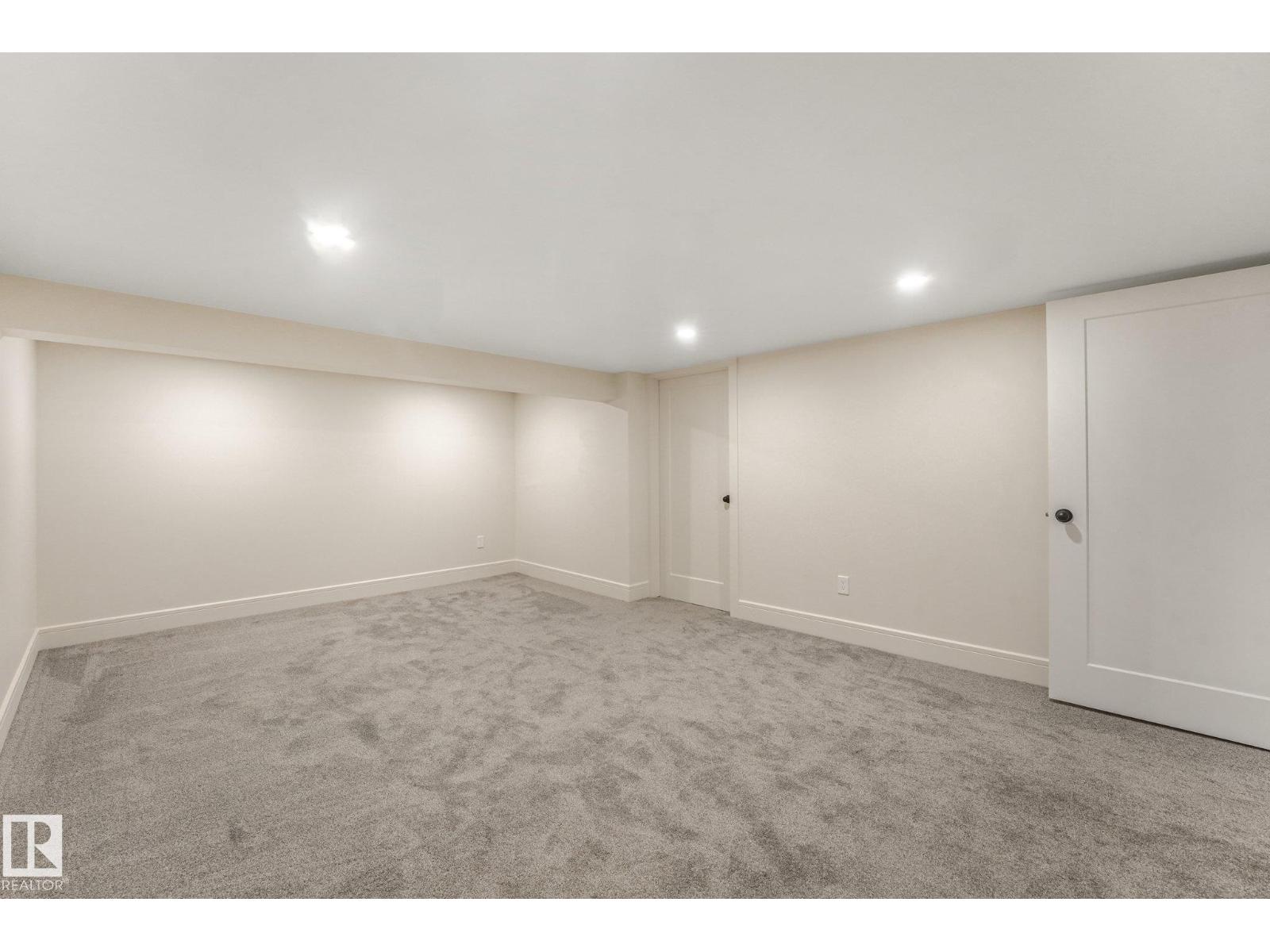 2031 104a St NW, Edmonton, Alberta  T6J 5A6 - Photo 47 - E4509135