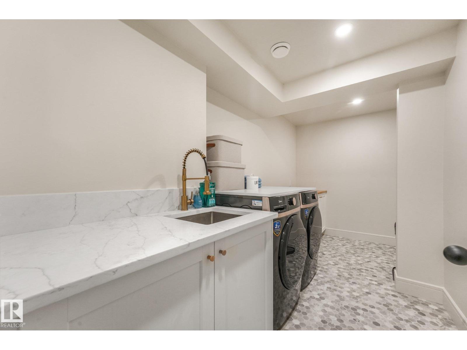 2031 104a St NW, Edmonton, Alberta  T6J 5A6 - Photo 50 - E4509135