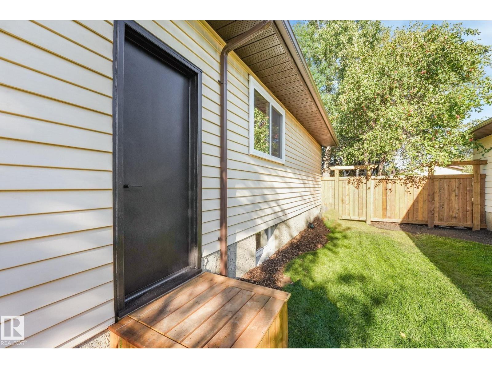 2031 104a St NW, Edmonton, Alberta  T6J 5A6 - Photo 67 - E4509135