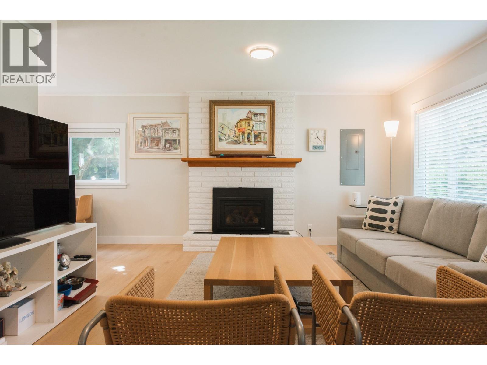 320 Cochrane Road, Gibsons, British Columbia  V0N 1V8 - Photo 5 - R3166689