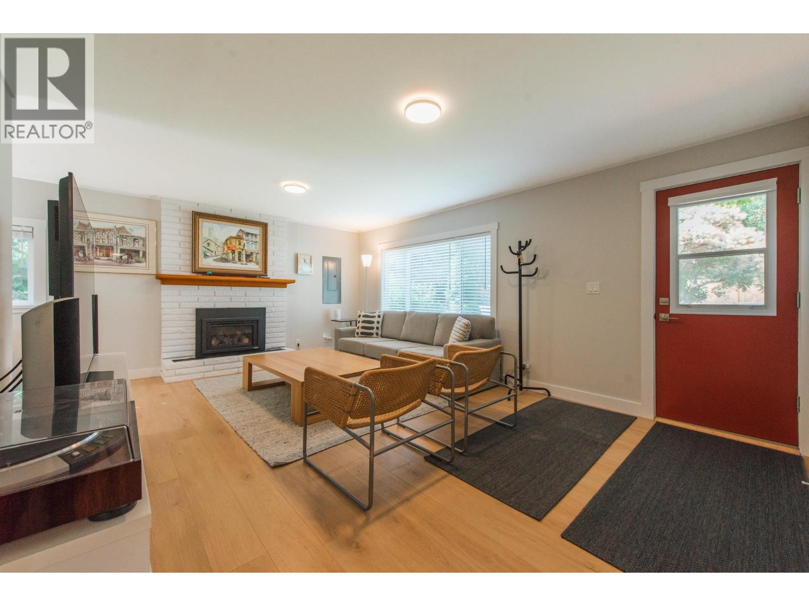 320 Cochrane Road, Gibsons, British Columbia  V0N 1V8 - Photo 3 - R3166689
