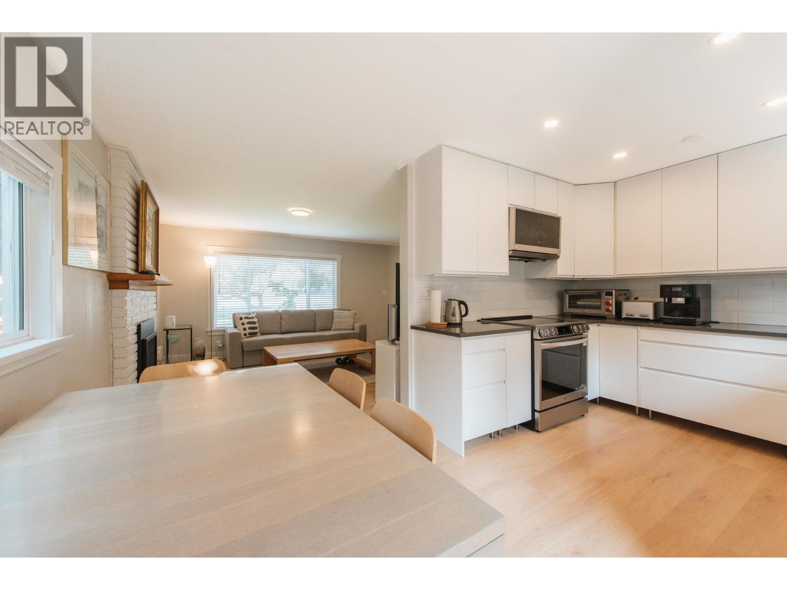 320 Cochrane Road, Gibsons, British Columbia  V0N 1V8 - Photo 11 - R3166689