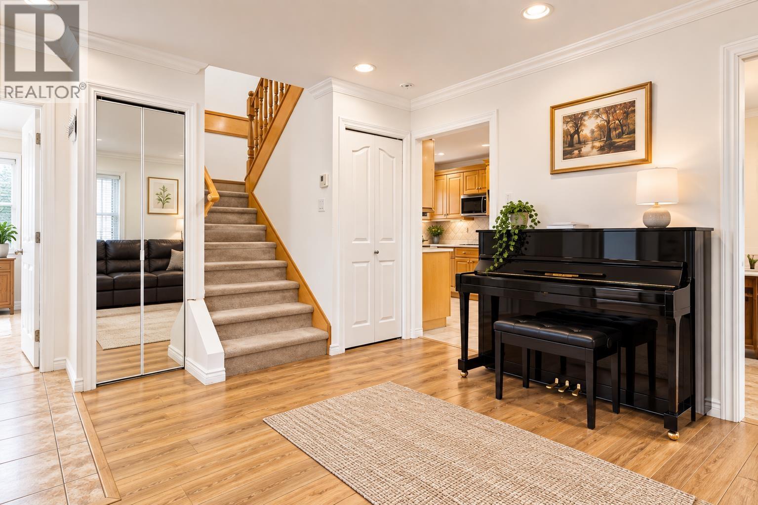 5957 Woodsworth Street, Burnaby, British Columbia  V5G 1S9 - Photo 5 - R3166612