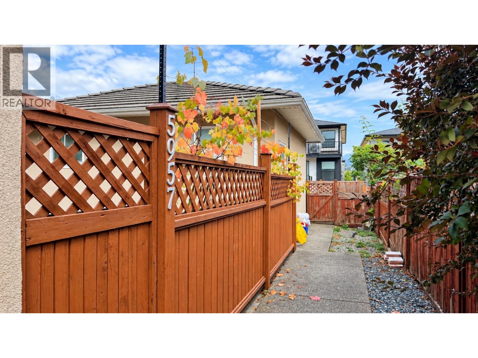 5957 Woodsworth Street, Burnaby, British Columbia  V5G 1S9 - Photo 12 - R3166612