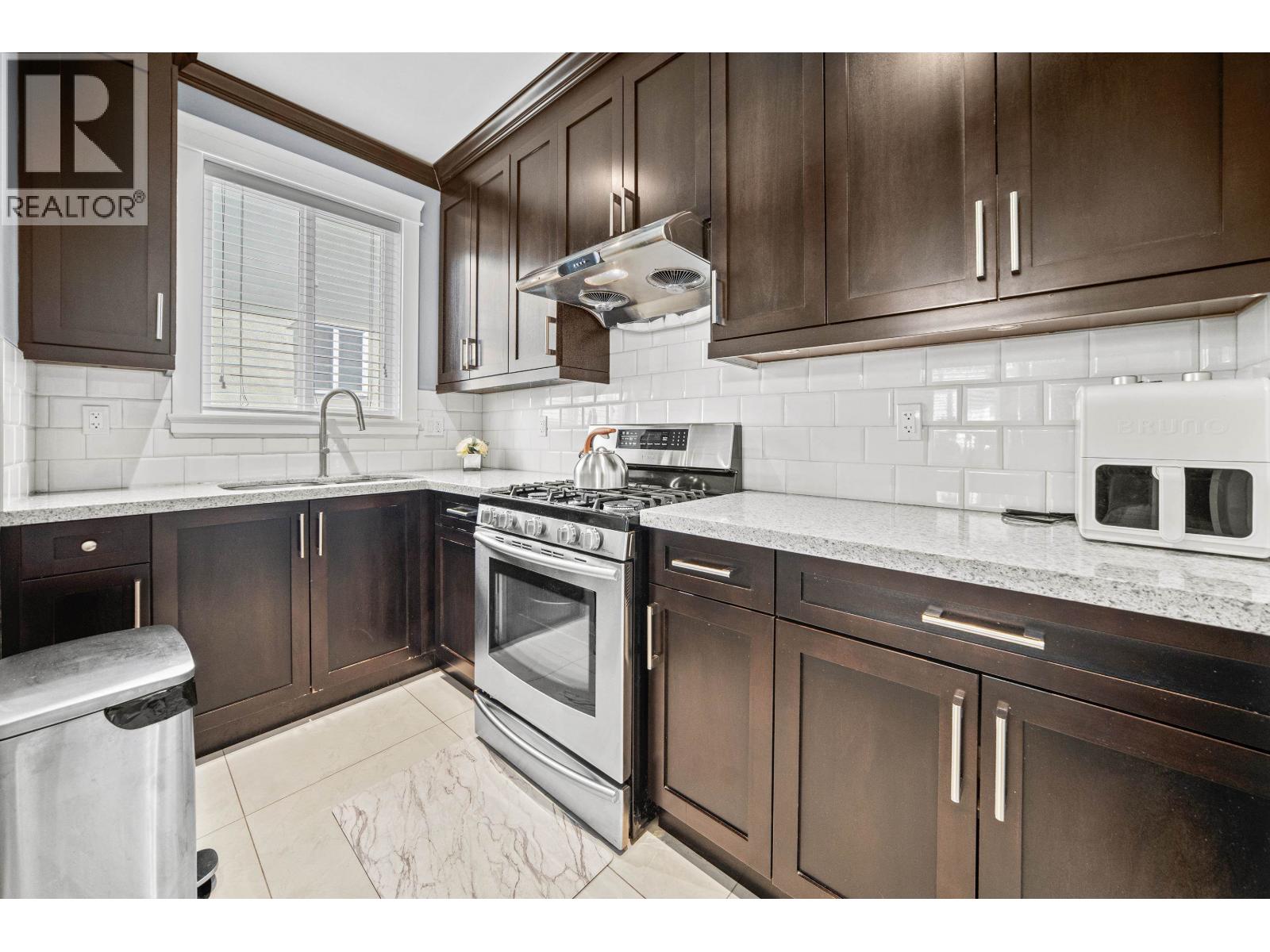5957 Mckee Street, Burnaby, British Columbia  V5J 2V6 - Photo 7 - R3166683