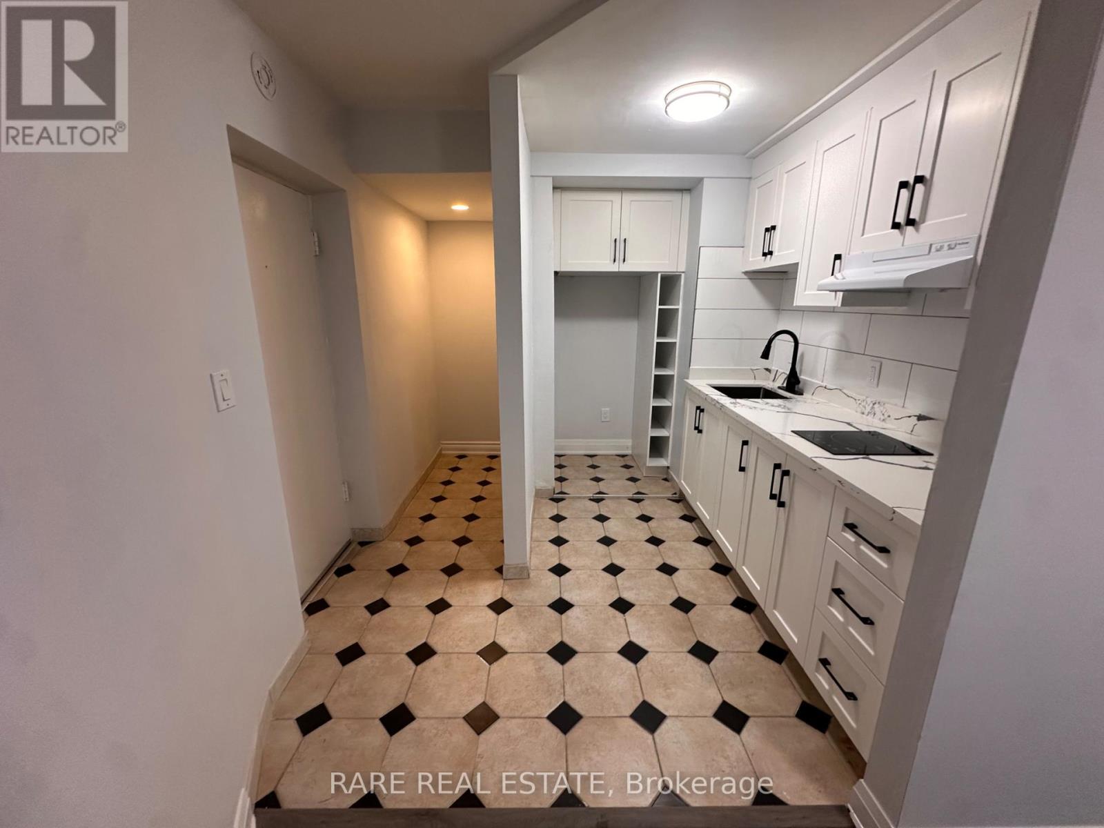 8 - 130 MACPHERSON AVENUE, Toronto, Ontario