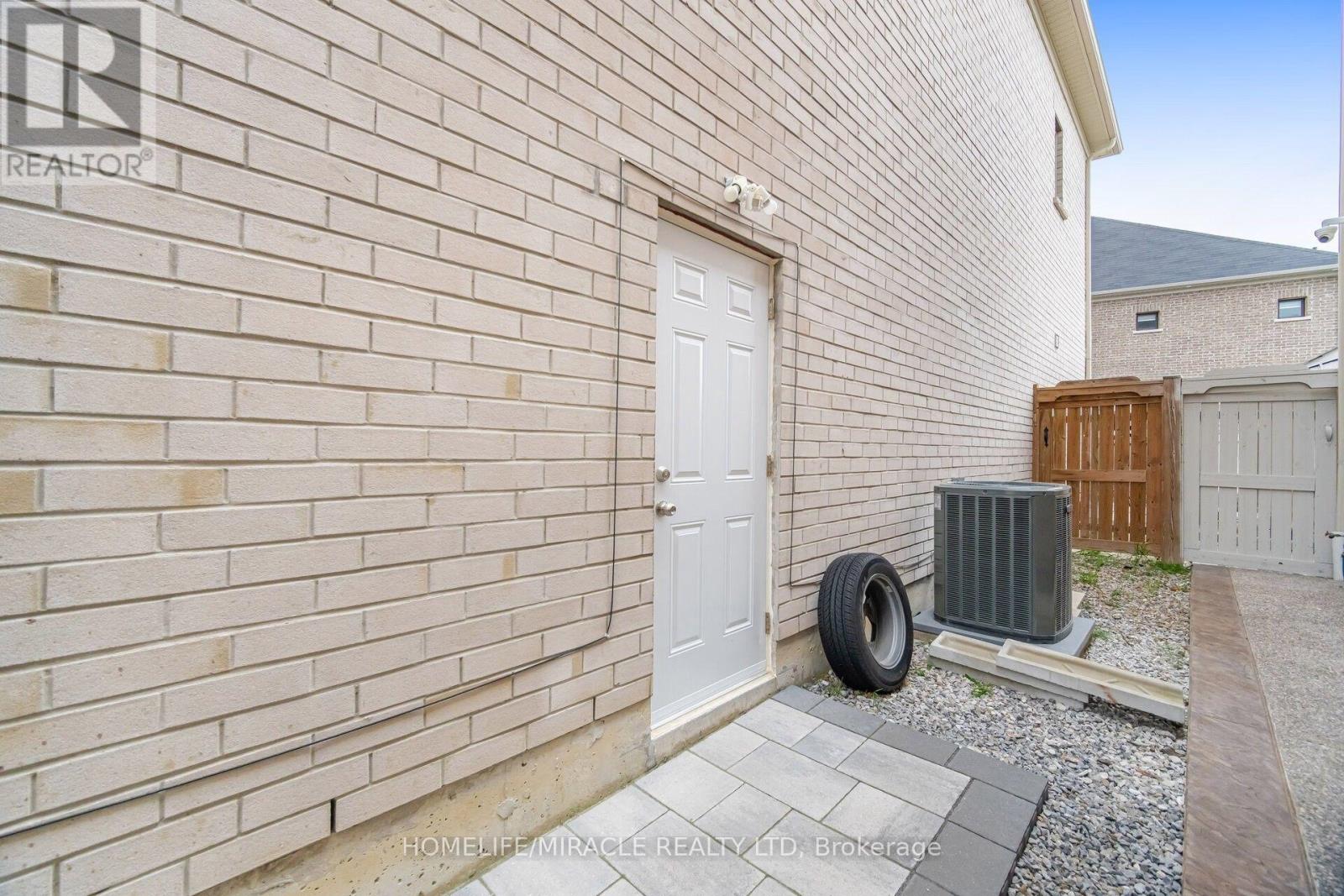 7 Anatolia Street, Brampton, Ontario  L6P 4L3 - Photo 34 - W13796104