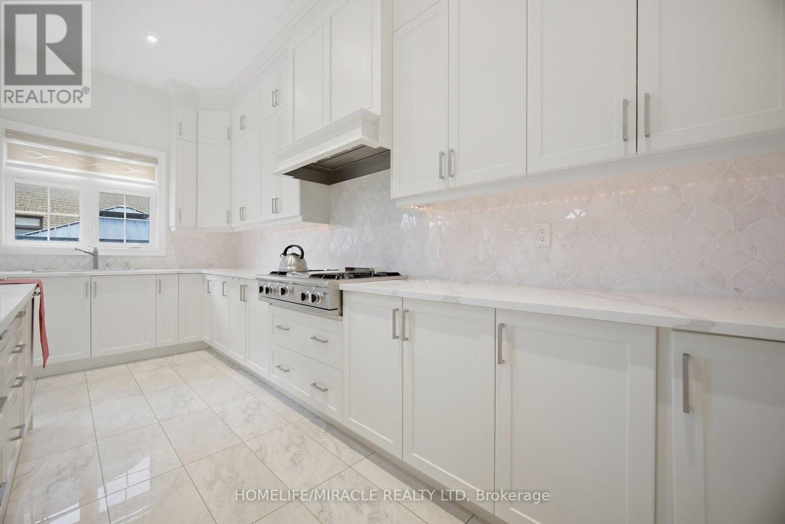 7 Anatolia Street, Brampton, Ontario  L6P 4L3 - Photo 11 - W13796104