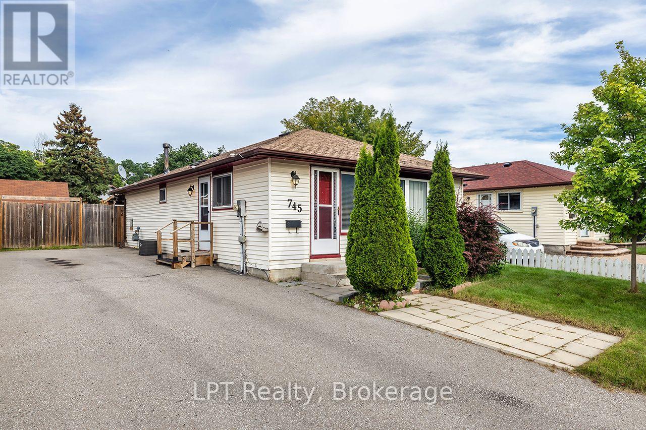 745 Grandview Drive, Oshawa, Ontario  L1H 7W5 - Photo 2 - E13798044