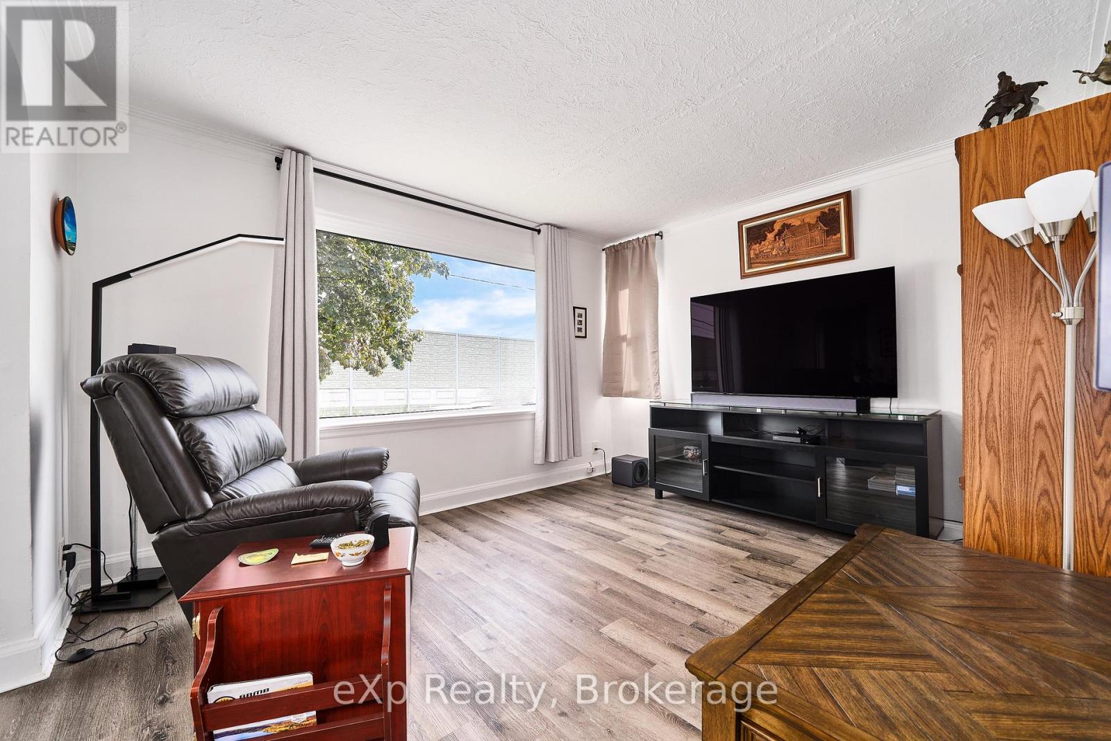 638 Laval Court, Oshawa, Ontario  L1J 6X1 - Photo 10 - E13798208