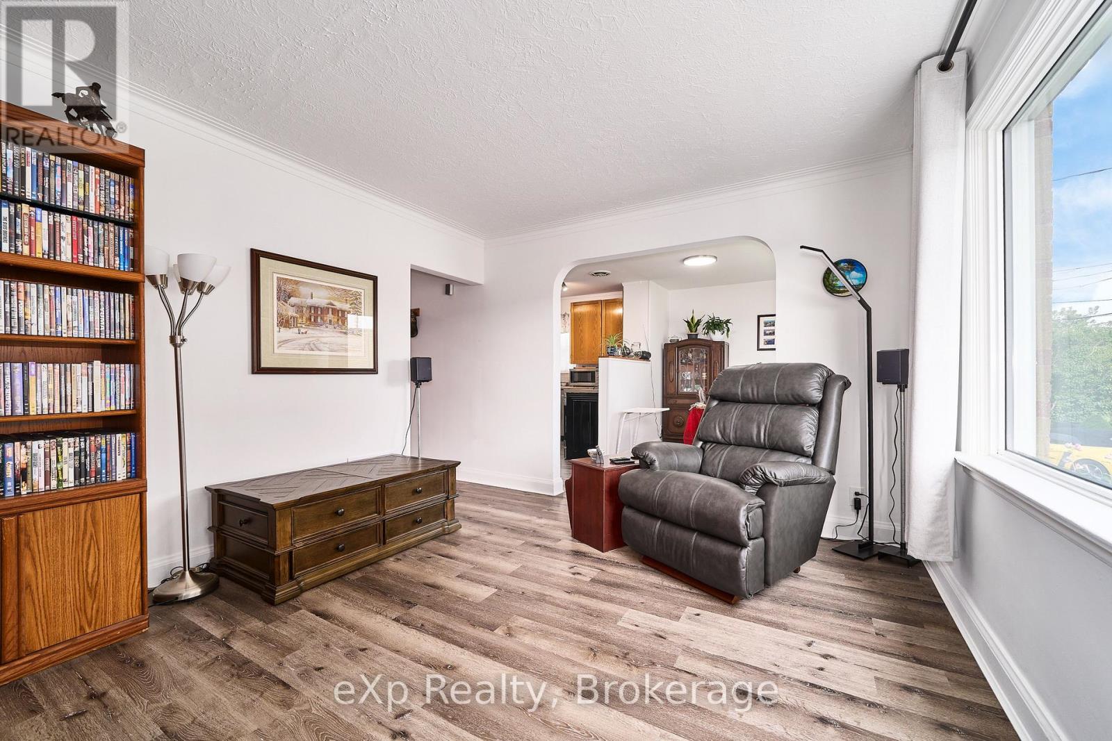 638 Laval Court, Oshawa, Ontario  L1J 6X1 - Photo 11 - E13798208