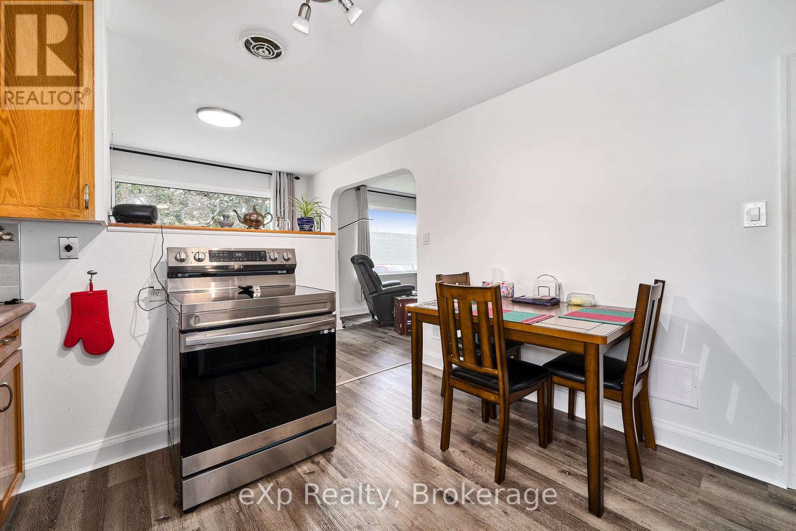 638 Laval Court, Oshawa, Ontario  L1J 6X1 - Photo 17 - E13798208
