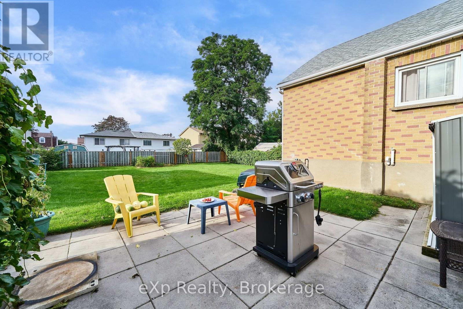 638 Laval Court, Oshawa, Ontario  L1J 6X1 - Photo 2 - E13798208