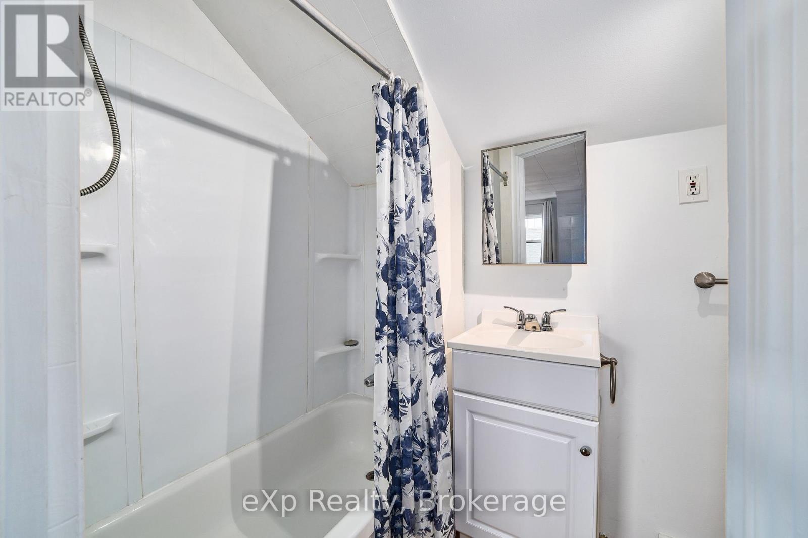 638 Laval Court, Oshawa, Ontario  L1J 6X1 - Photo 34 - E13798208