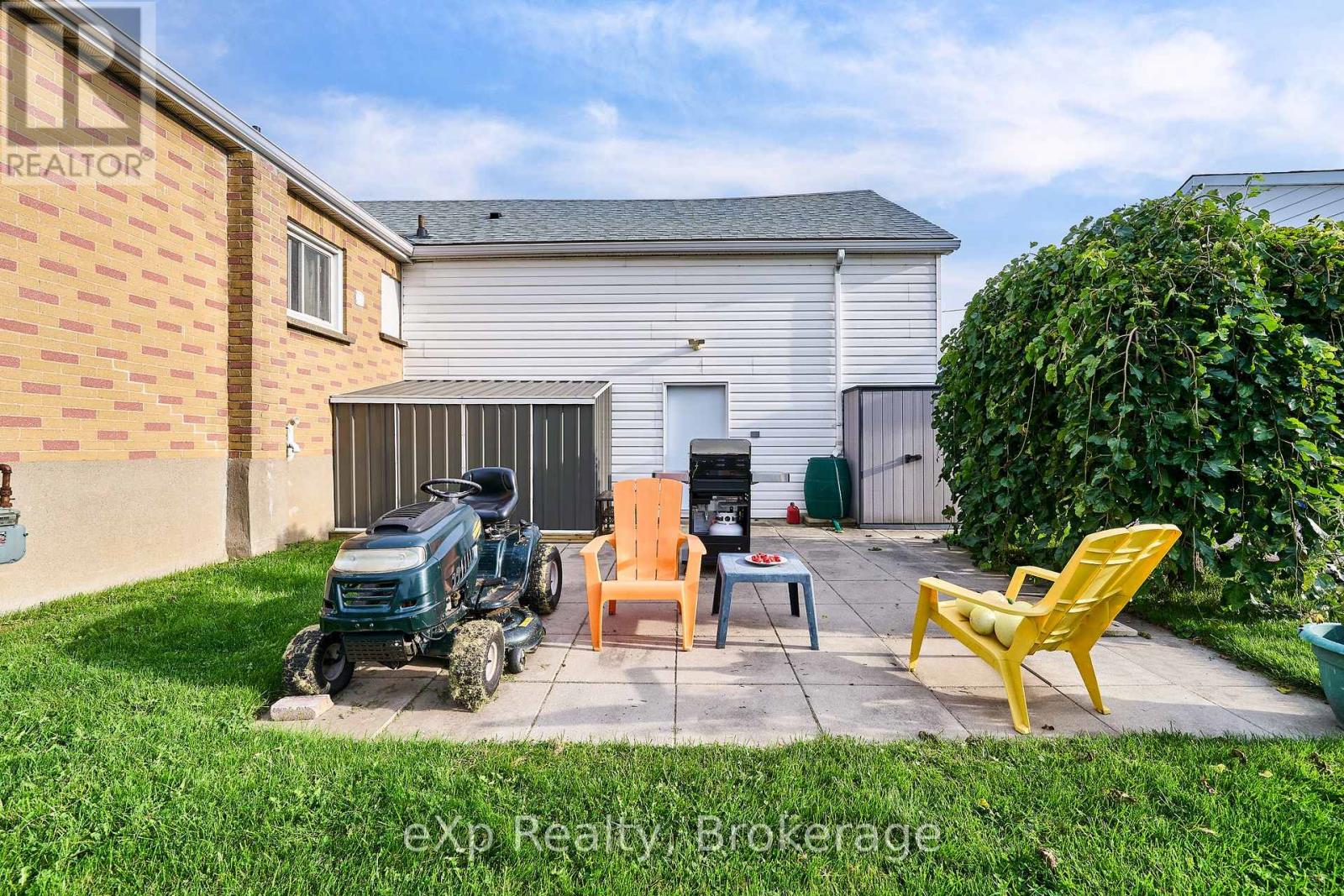 638 Laval Court, Oshawa, Ontario  L1J 6X1 - Photo 5 - E13798208