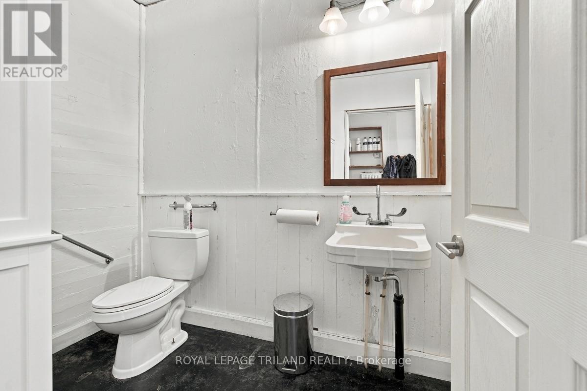 51 King Street W, Lambton Shores, Ontario  N0N 1J0 - Photo 29 - X13798284
