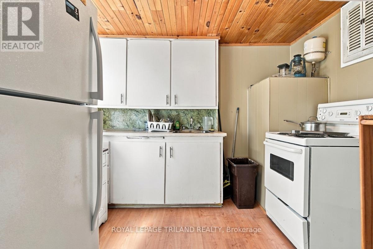 51 King Street W, Lambton Shores, Ontario  N0N 1J0 - Photo 36 - X13798314