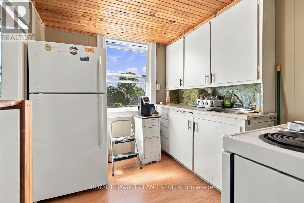 51 King Street W, Lambton Shores, Ontario  N0N 1J0 - Photo 37 - X13798314