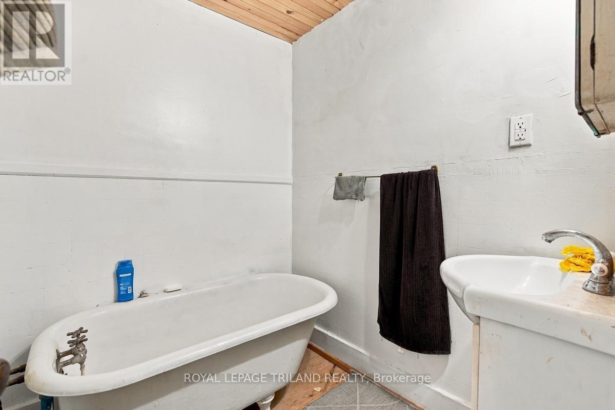 51 King Street W, Lambton Shores, Ontario  N0N 1J0 - Photo 40 - X13798314