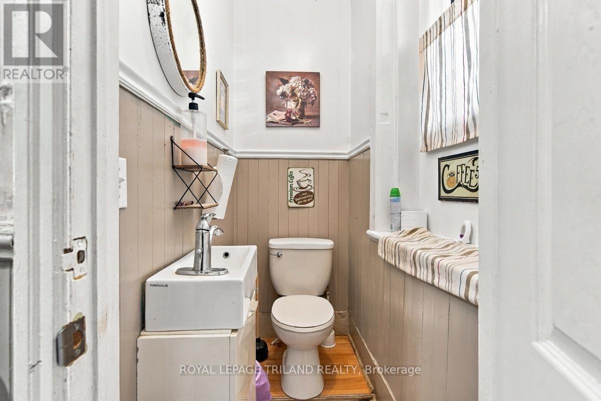 51 King Street W, Lambton Shores, Ontario  N0N 1J0 - Photo 5 - X13798314