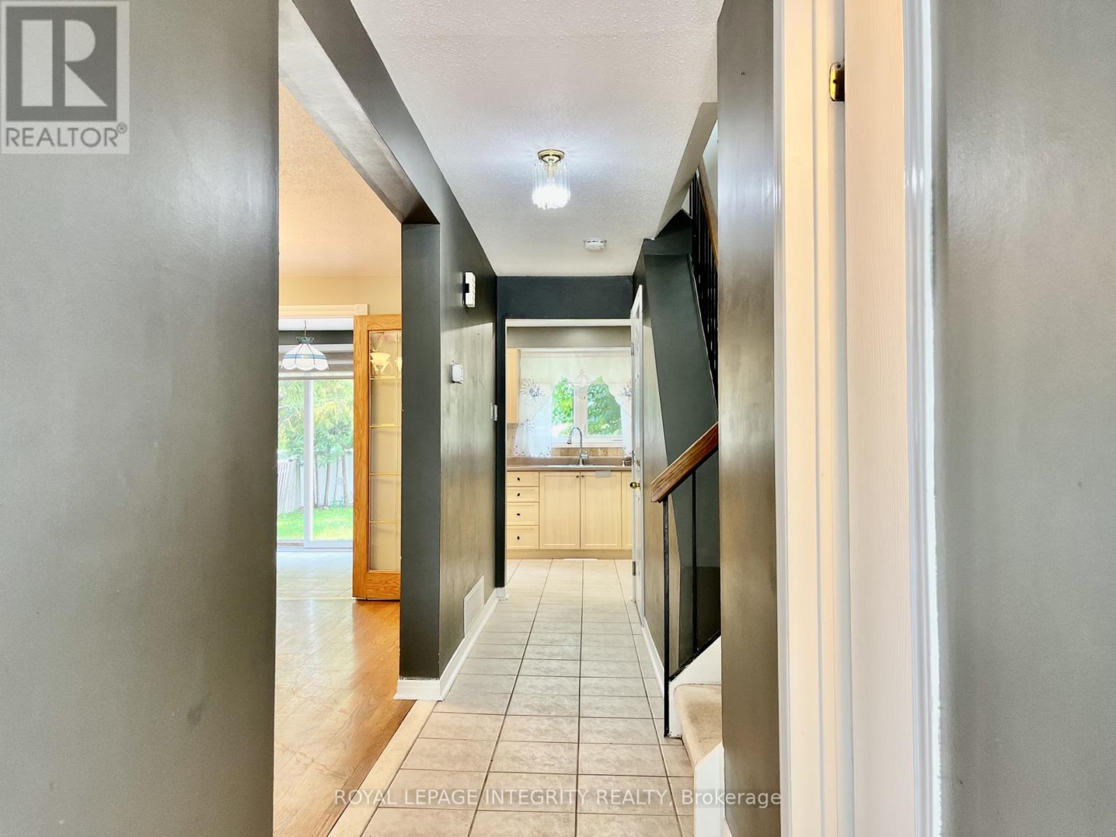 1843 Prestwick Drive, Ottawa, Ontario  K1E 2R7 - Photo 2 - X13798266