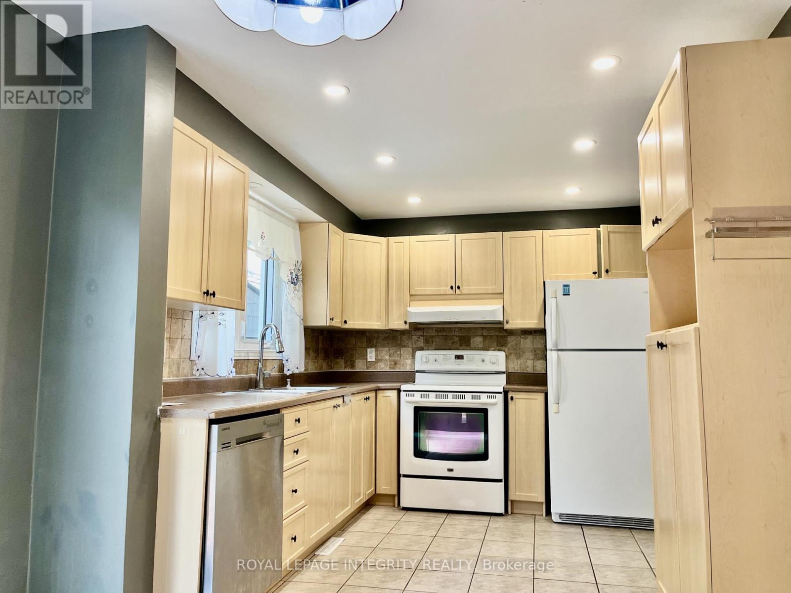 1843 Prestwick Drive, Ottawa, Ontario  K1E 2R7 - Photo 3 - X13798266