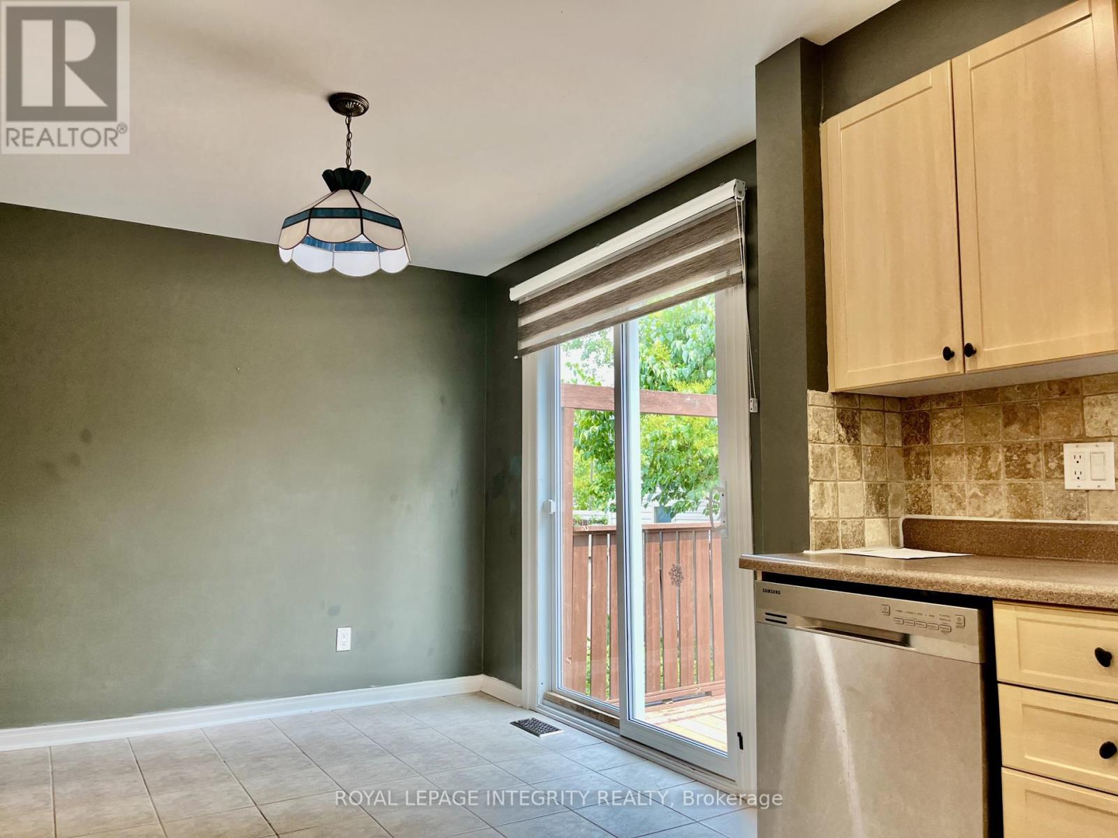 1843 Prestwick Drive, Ottawa, Ontario  K1E 2R7 - Photo 4 - X13798266