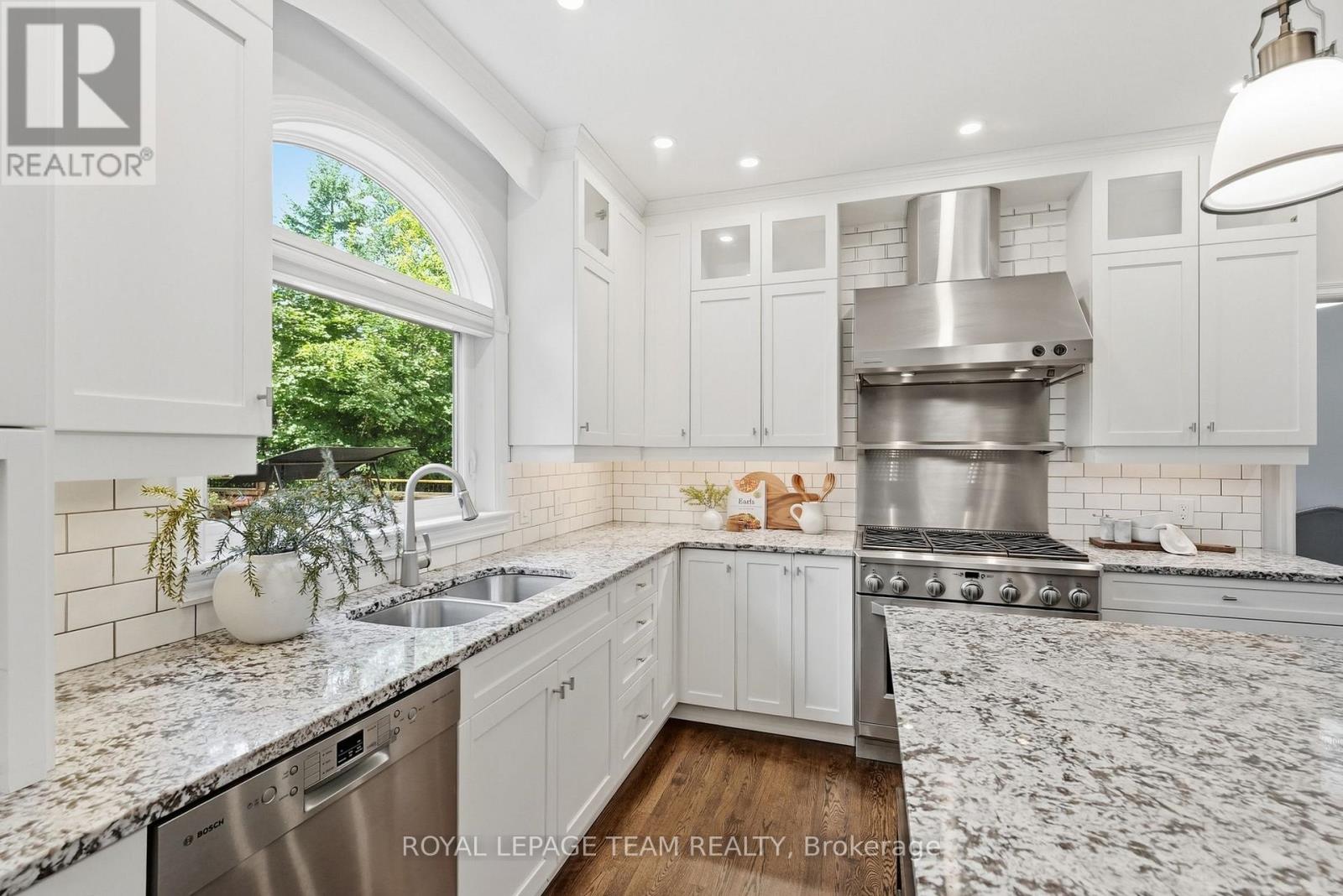 2080 Fairbanks Avenue, Ottawa, Ontario  K1H 5Z1 - Photo 10 - X13798308