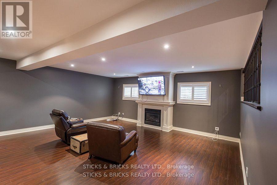 6415 Christopher Crescent, Niagara Falls, Ontario  L2H 0B3 - Photo 10 - X13798184