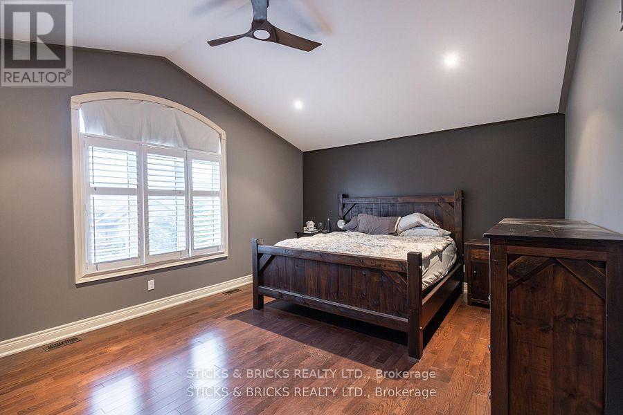 6415 Christopher Crescent, Niagara Falls, Ontario  L2H 0B3 - Photo 12 - X13798184