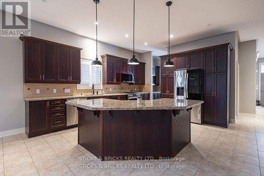 6415 Christopher Crescent, Niagara Falls, Ontario  L2H 0B3 - Photo 7 - X13798184