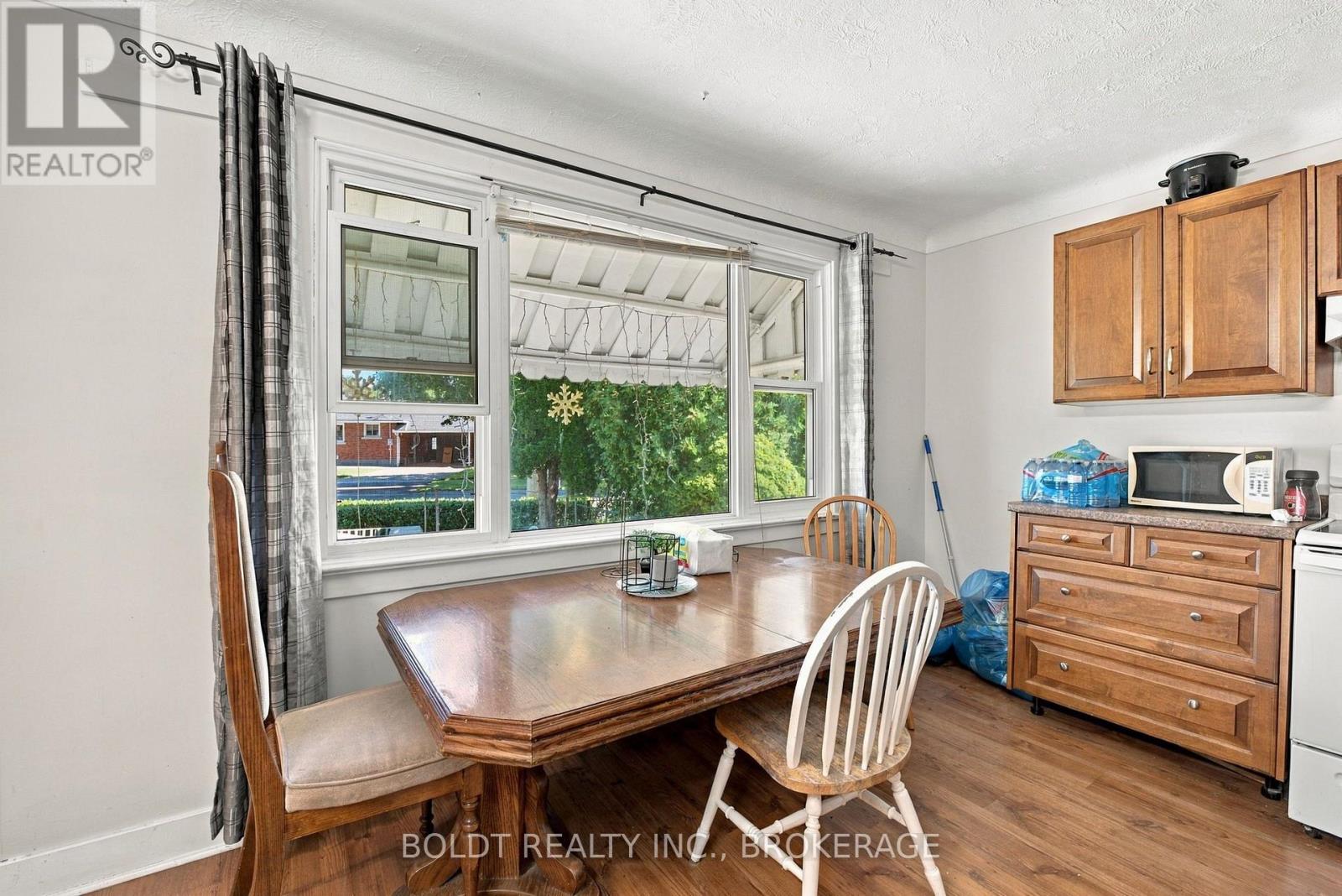 Upper - 403 Grantham Avenue, St. Catharines, Ontario  L2M 5B3 - Photo 11 - X13798214