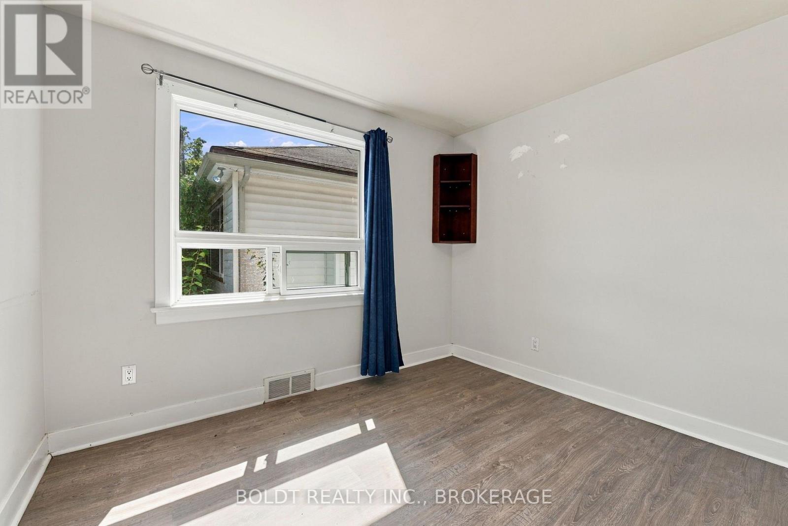 Upper - 403 Grantham Avenue, St. Catharines, Ontario  L2M 5B3 - Photo 15 - X13798214