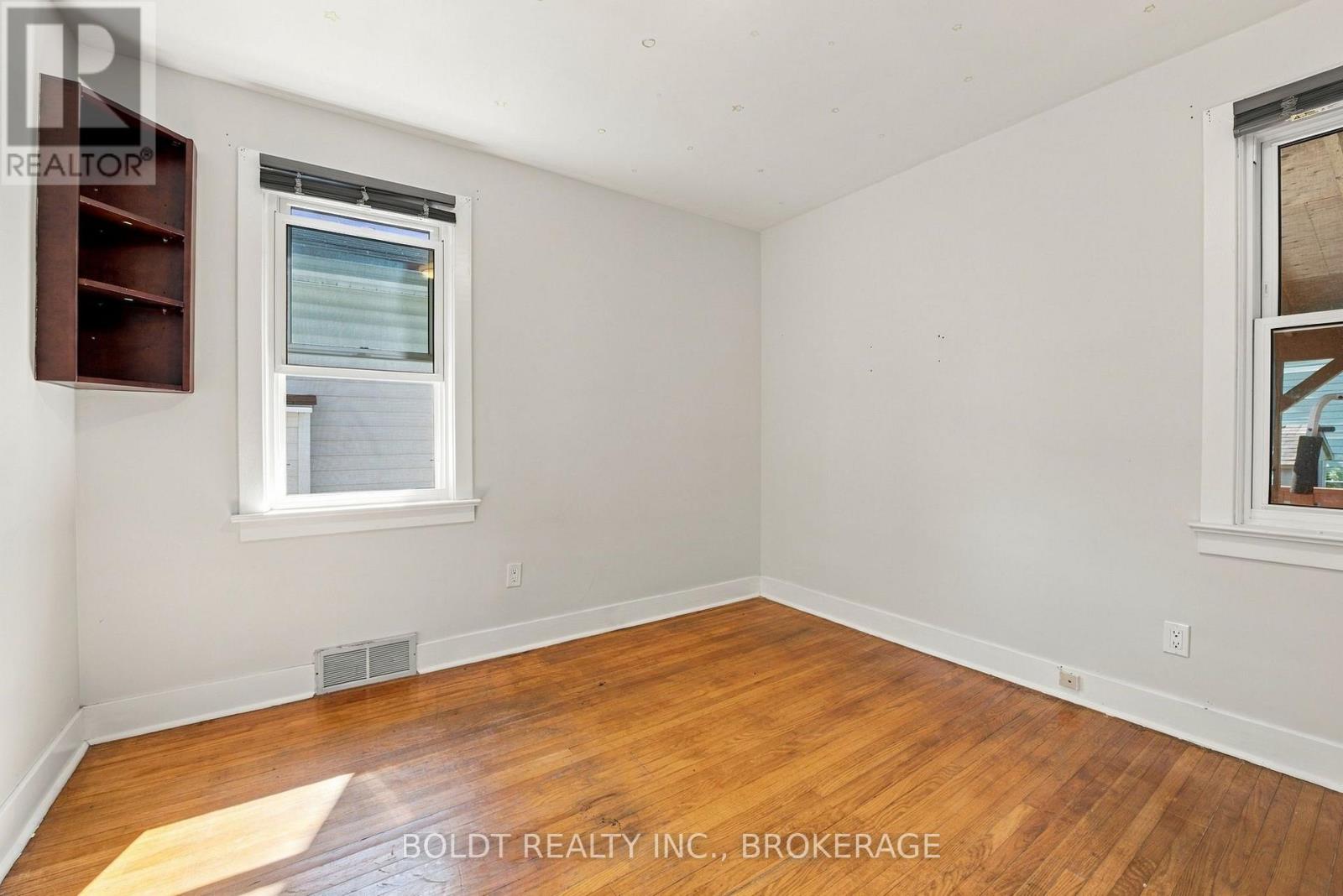 Upper - 403 Grantham Avenue, St. Catharines, Ontario  L2M 5B3 - Photo 18 - X13798214