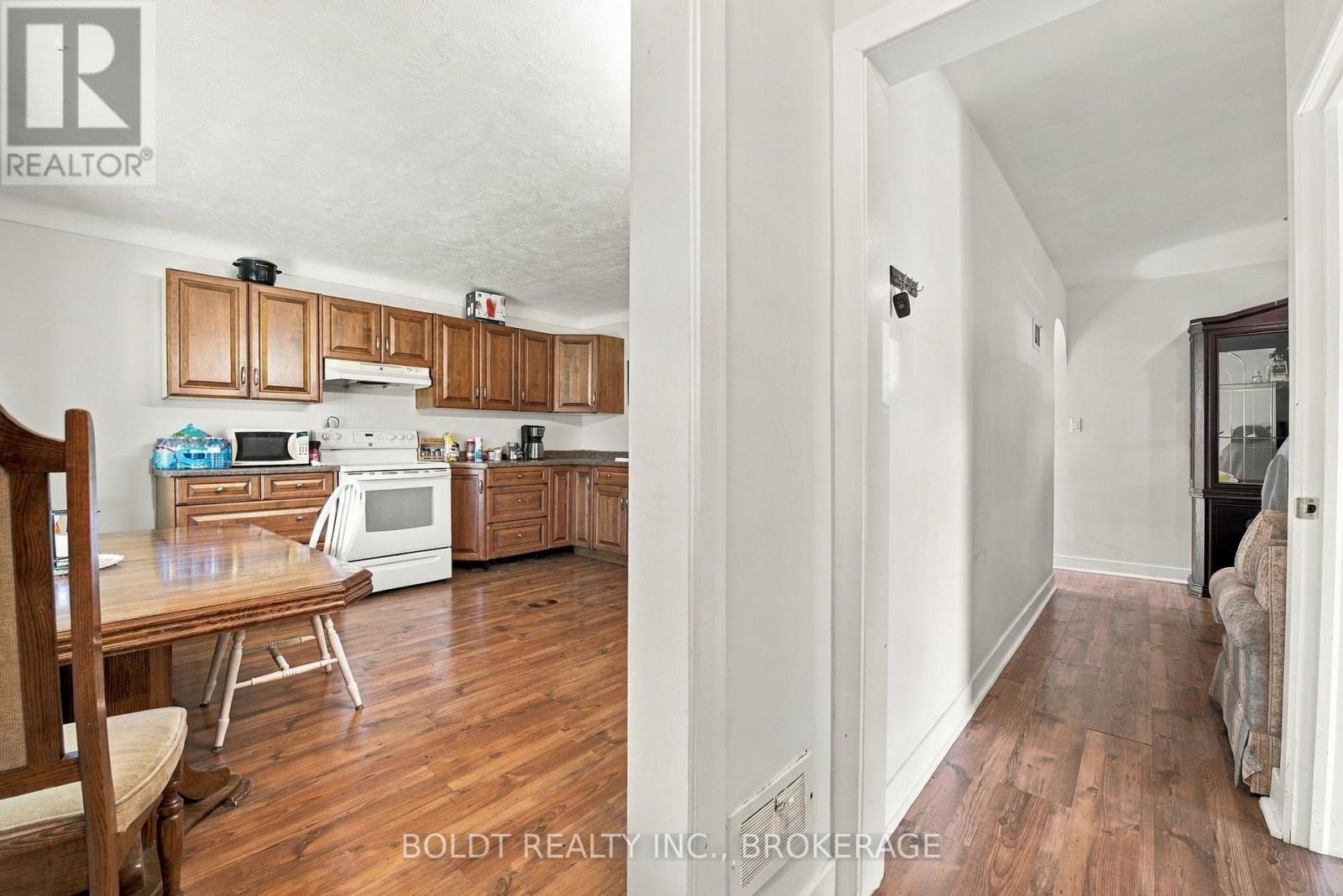 Upper - 403 Grantham Avenue, St. Catharines, Ontario  L2M 5B3 - Photo 8 - X13798214