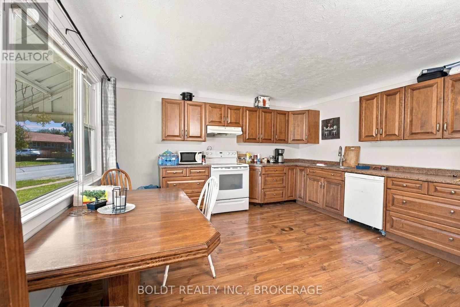 Upper - 403 Grantham Avenue, St. Catharines, Ontario  L2M 5B3 - Photo 9 - X13798214