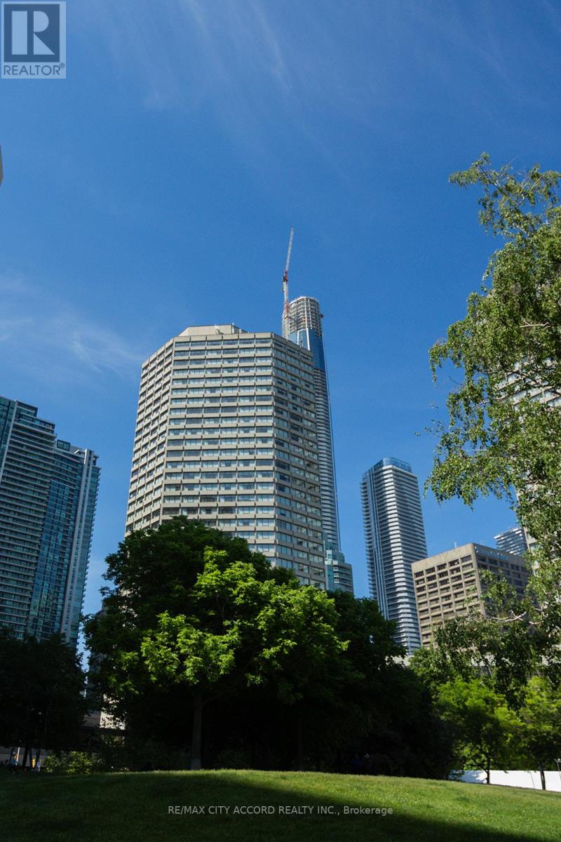 2018 - 33 Harbour Square, Toronto, Ontario  M5J 2G2 - Photo 3 - C13798202