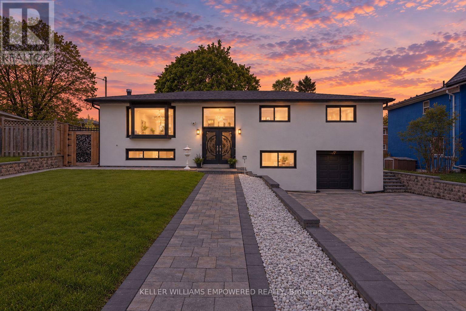 112 KINGSLAKE ROAD, Toronto, Ontario
