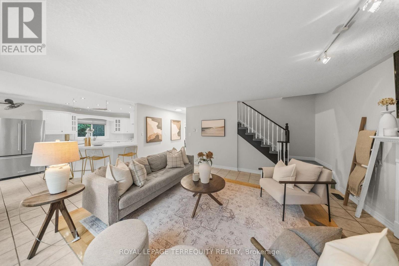 611 Capilano Crescent, Oshawa, Ontario L1H 7V3 - Photo 12 - E13797992