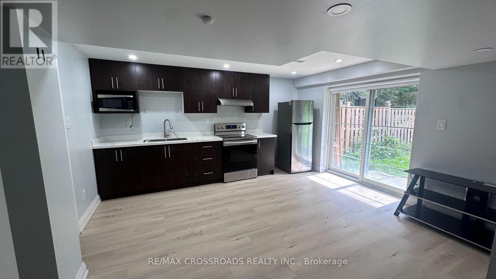 BASEMENT APARTMENT - 2388 DRESS CIRCLE CRESCENT