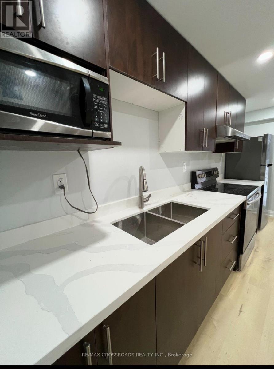 Basement Apartment - 2388 Dress Circle Crescent, Oshawa, Ontario  L1L 0L8 - Photo 2 - E13798162