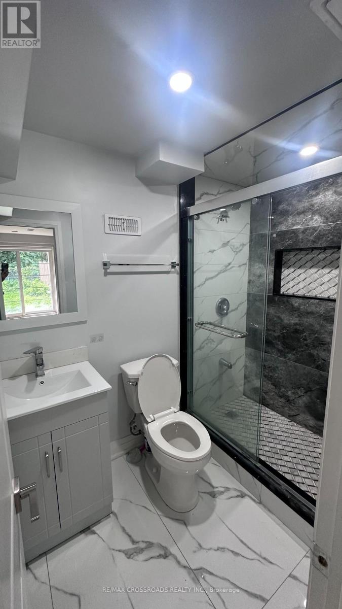 Basement Apartment - 2388 Dress Circle Crescent, Oshawa, Ontario  L1L 0L8 - Photo 7 - E13798162