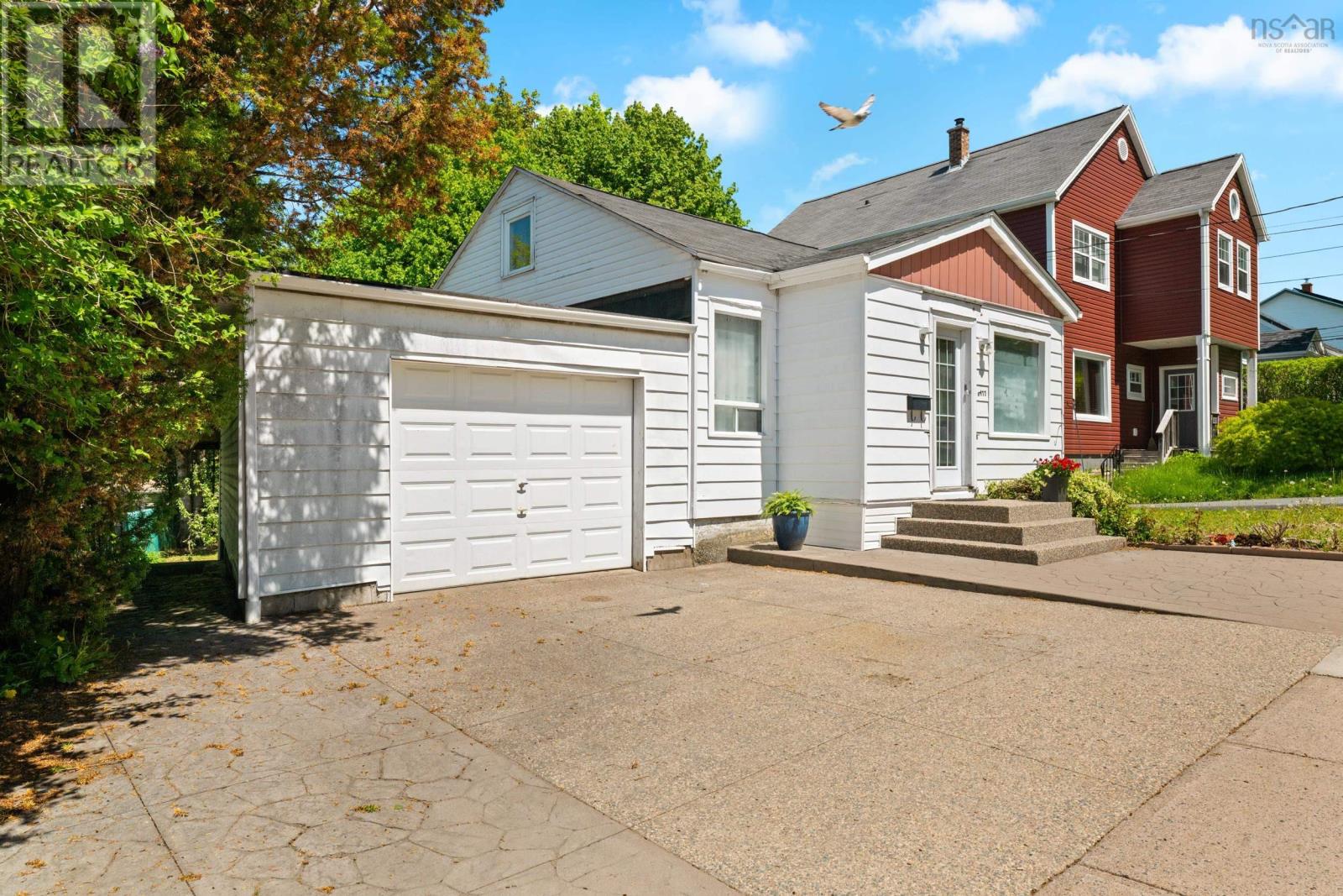 6477 Roslyn Road, Halifax, Nova Scotia  B3L 2M6 - Photo 1 - 202612468