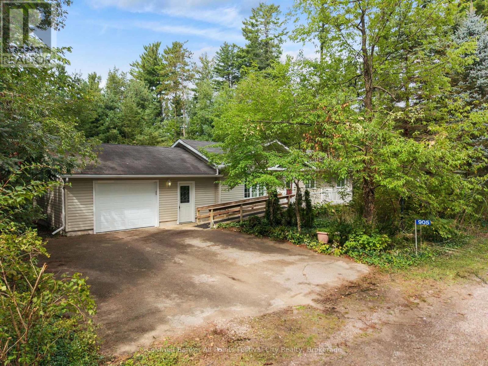 905 White Cedar Drive, Central Huron, Ontario  N0M 1G0 - Photo 1 - X13798196