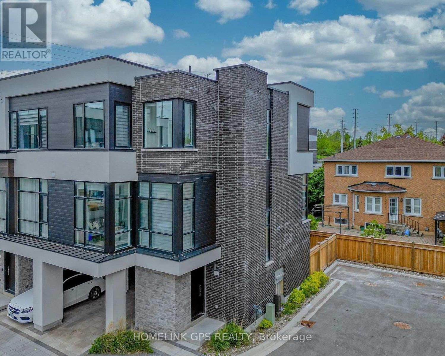 12 Hostel Lane N, Richmond Hill, Ontario  L4C 3X3 - Photo 1 - N13798124