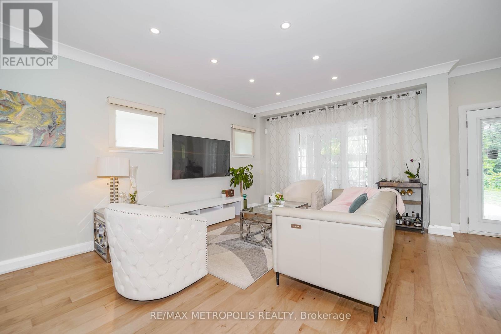 114 Selwyn Road, Richmond Hill, Ontario  L4E 5E3 - Photo 19 - N13798206