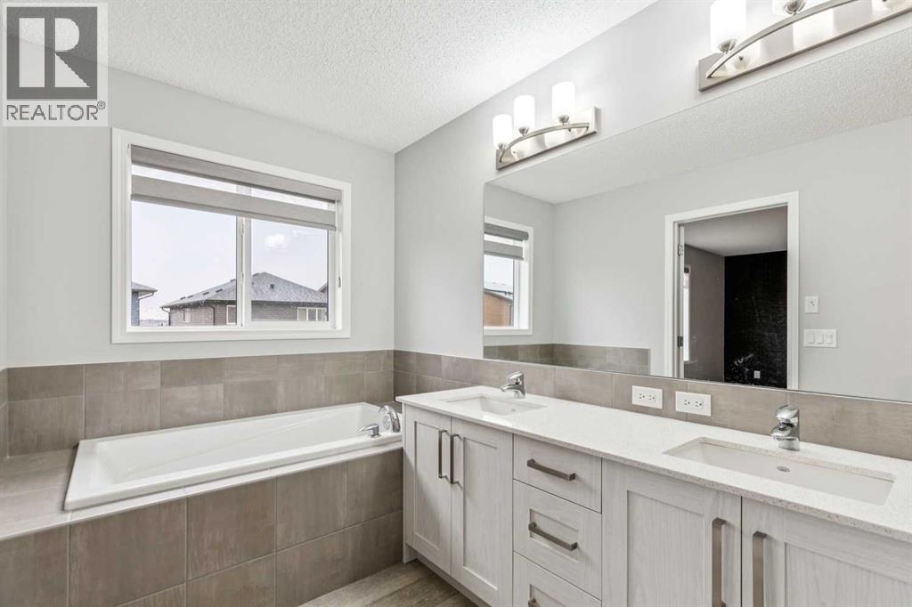 1020 Chinook Gate Heath SW, Airdrie, Alberta  T4B 5C9 - Photo 28 - A2344719