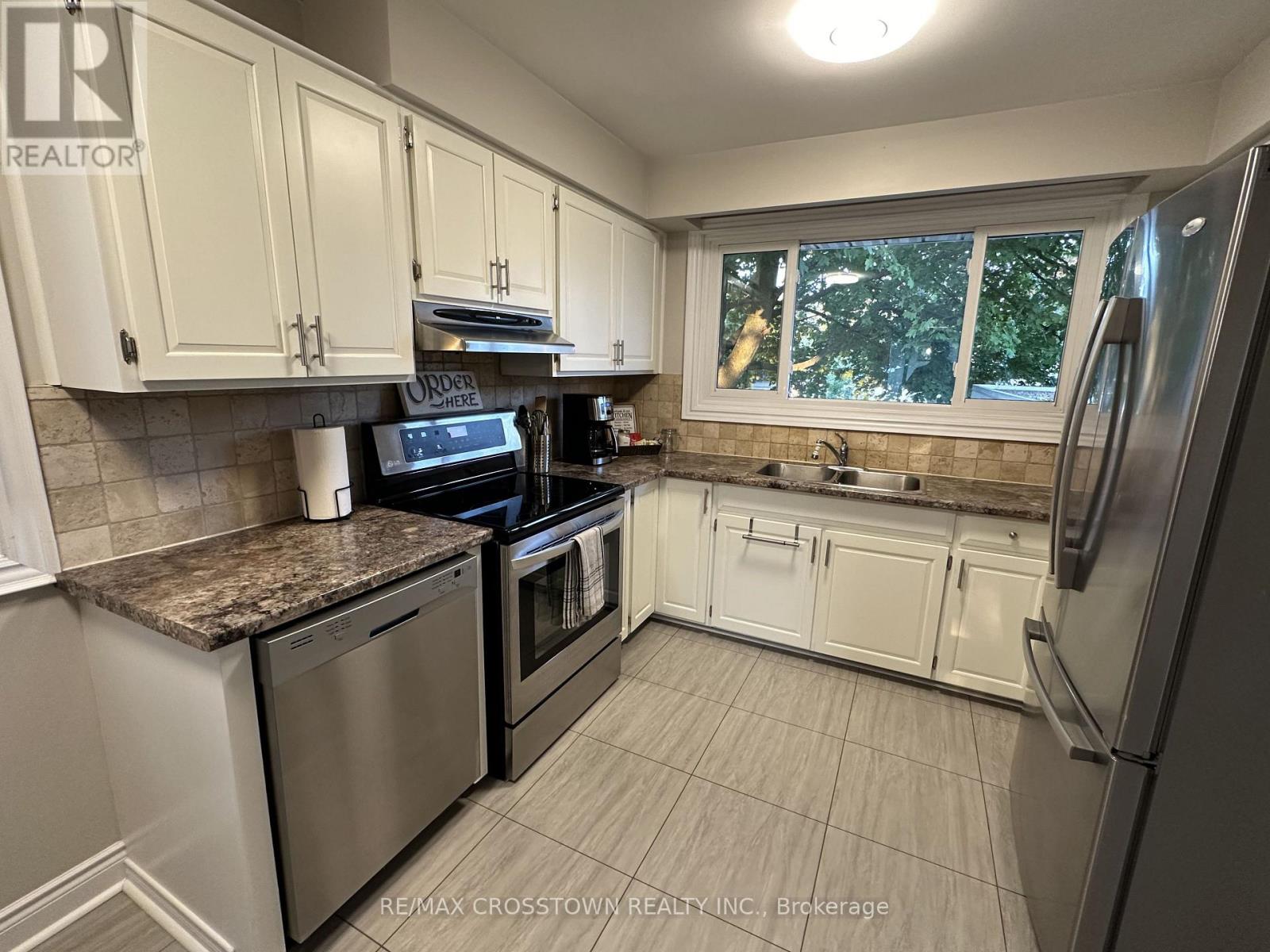 64 Marshall Street, Barrie, Ontario  L4N 3S8 - Photo 11 - S13798160
