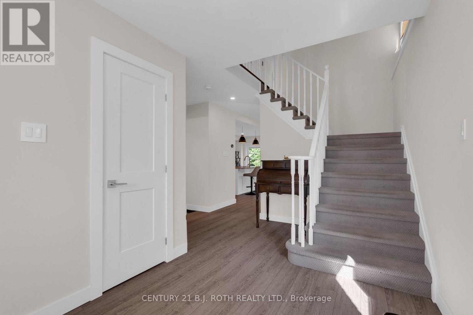 168 Cunningham Drive, Barrie (Ardagh), Ontario  L4N 5R3 - Photo 5 - S13798210